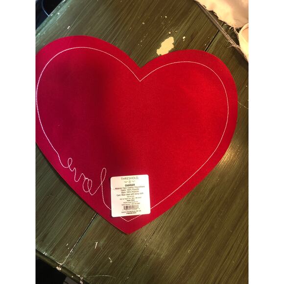 Threshold NWT Red Heart "Love" Polyester Charger - Picture 3 of 3